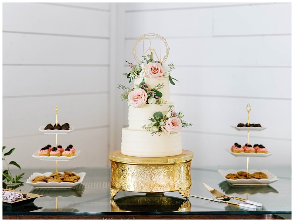 3 TIER CAKE ON TOP OF GOLD CAKE STAND ON VINTAGE PIANO AT THE WALNUT HILL